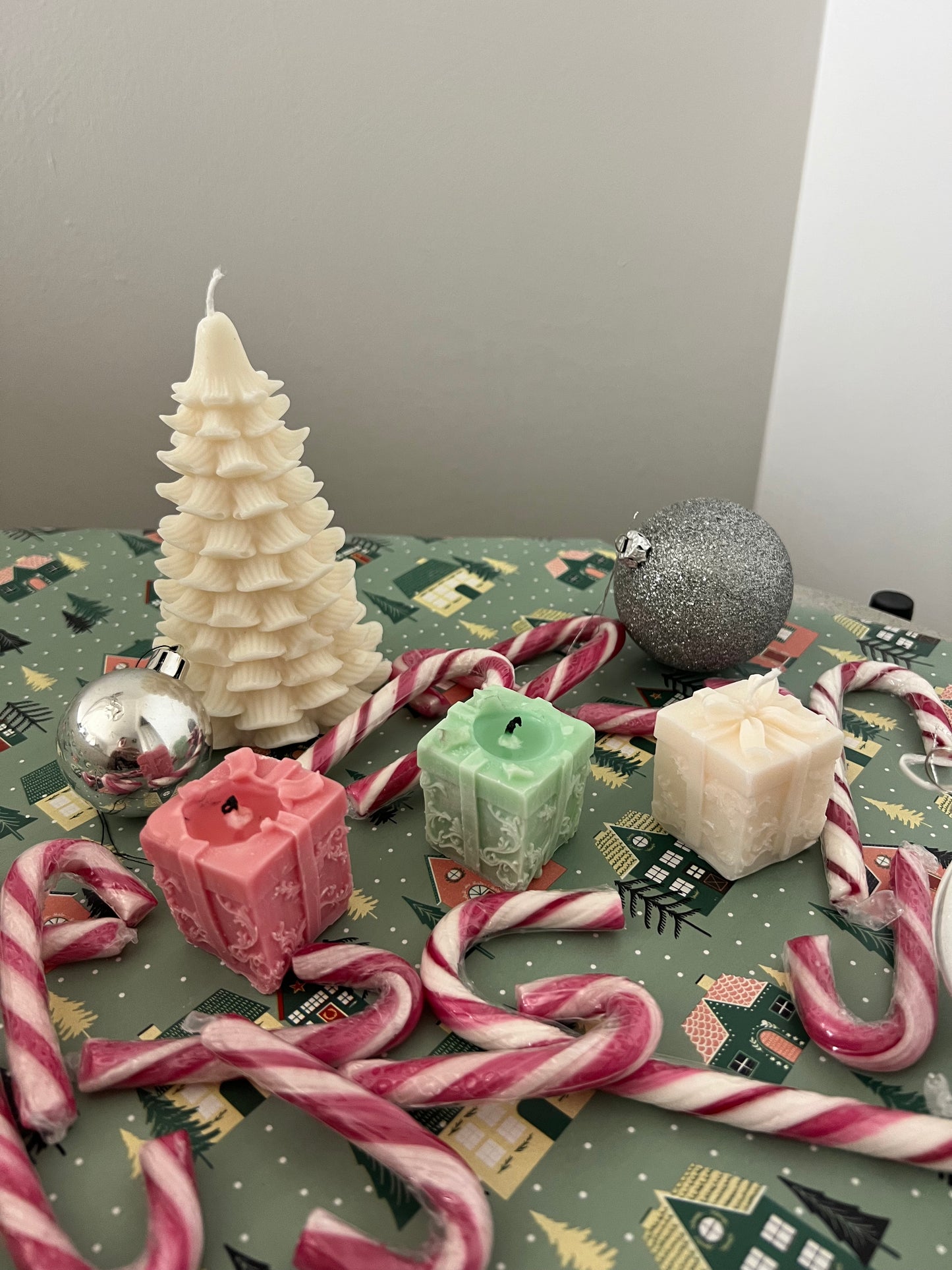 Christmas Present Candle